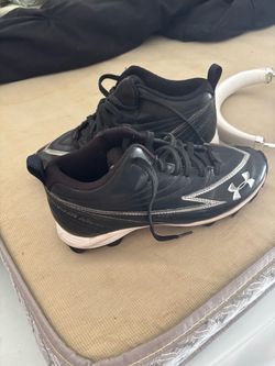 Boys cleats size 5.5y