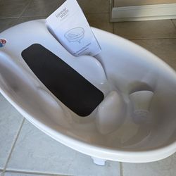 "Baby Patent" Forever Warm Baby Bathtub