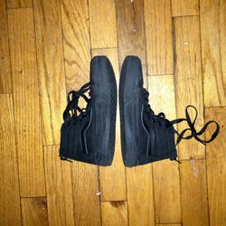 Black Vans In Great Condition Size: 1.5Y