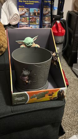 Star Wars Mandalorian and Grogu popcorn bucket