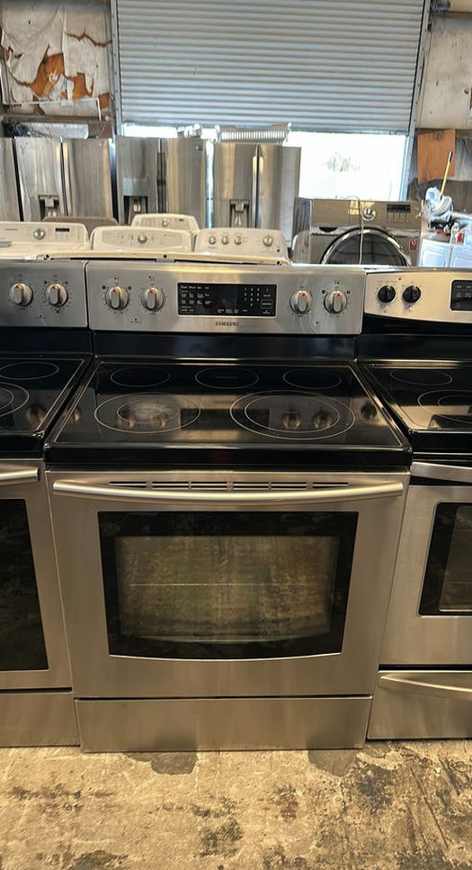 Samsung Stainless Electric Stove 5.8 cu ft