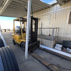 Hyster 4.400 Lbs Fork Lift