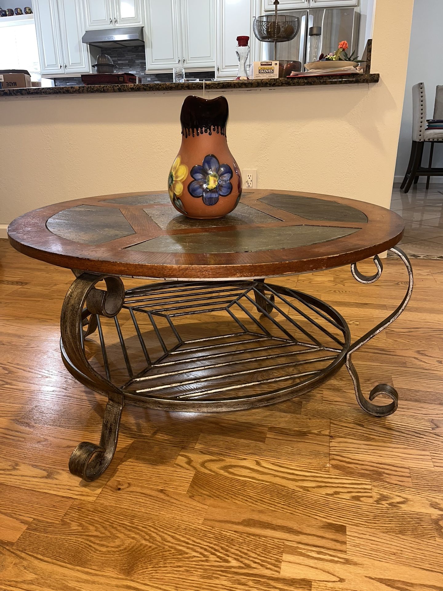 LUXURIOUS ROUND COFFEE TABLE