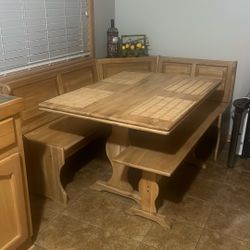 Breakfast Nook 