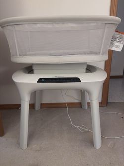 4Moms MamaRoo Rocking/Sound Machine Bassinet