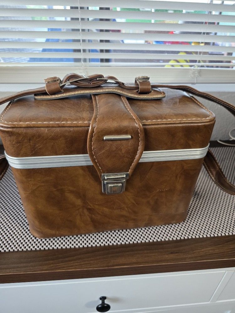 vintage hard shell camera case in great shape
