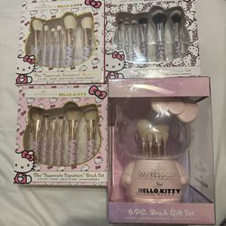 HELLO KITTY MAKEUP BRUSHES