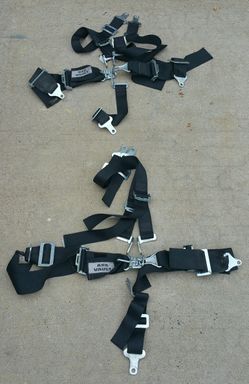 2x 5 point racing harnesses