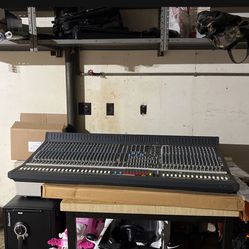 Soundcraft mixing Console 