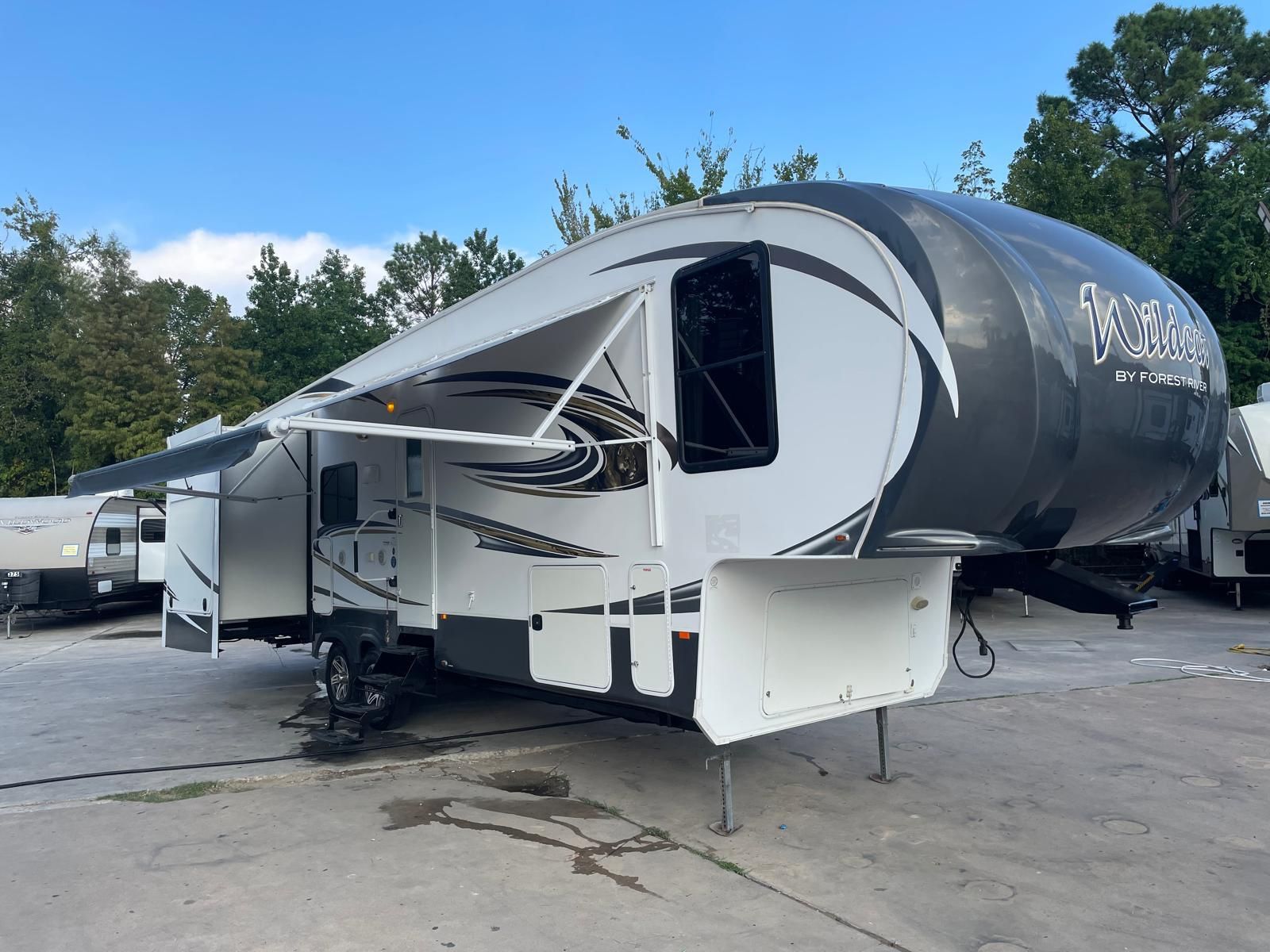 2015 FOREST RIVER WILDCAT