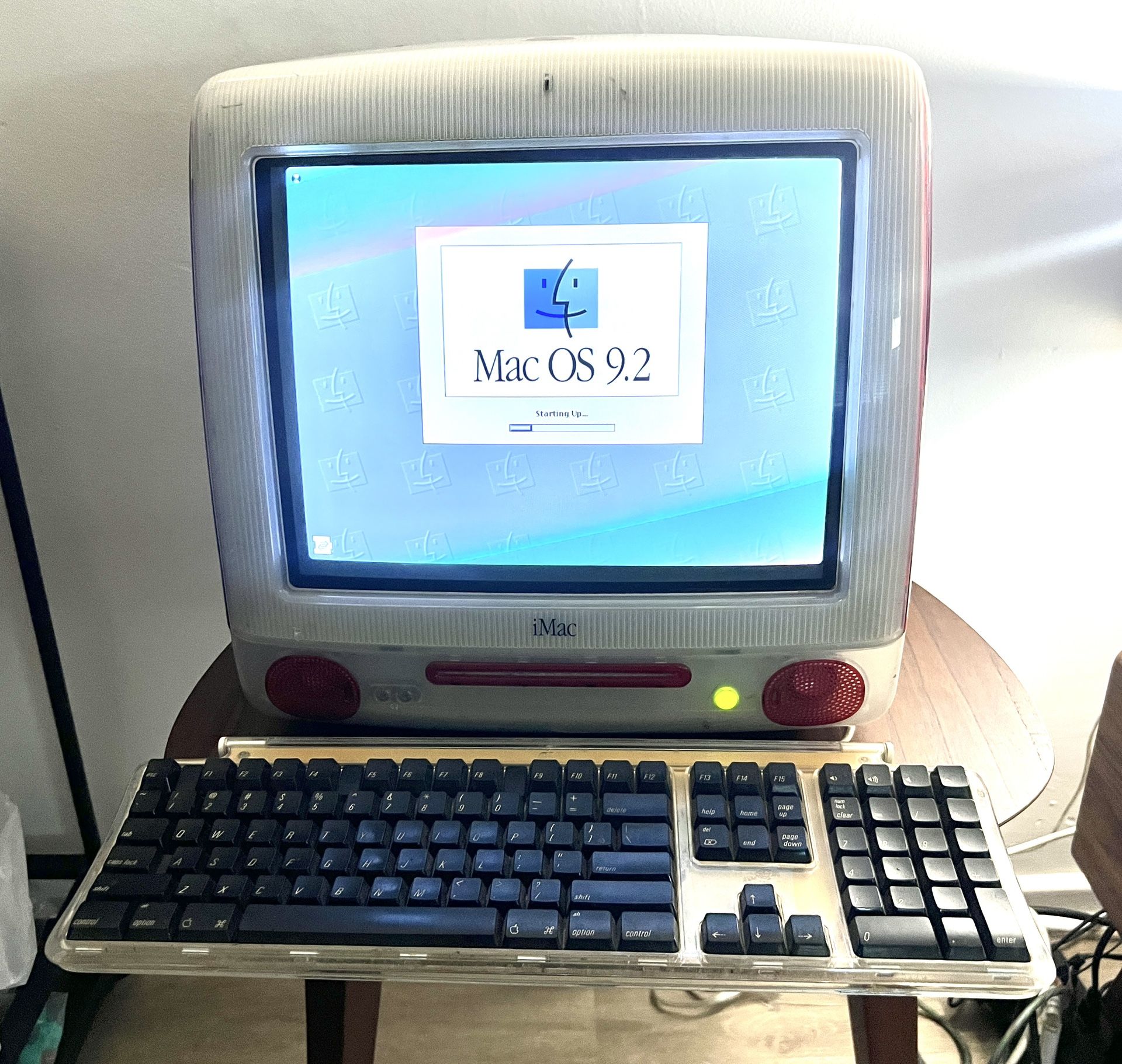Apple iMac G3 2000 -Strawberry Red 20 GB, 450 MHz - w/ Keyboard TESTED WORKS!