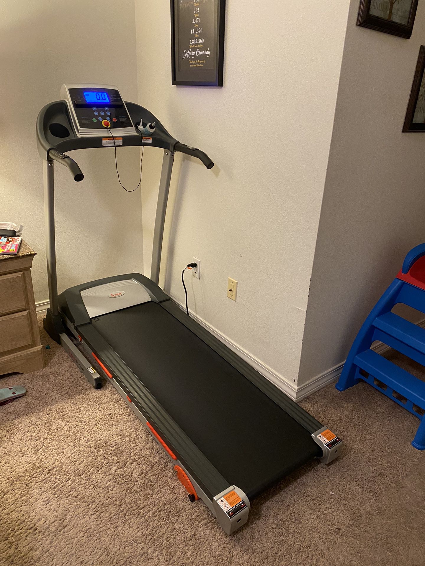 Folding Treadmill w/incline 