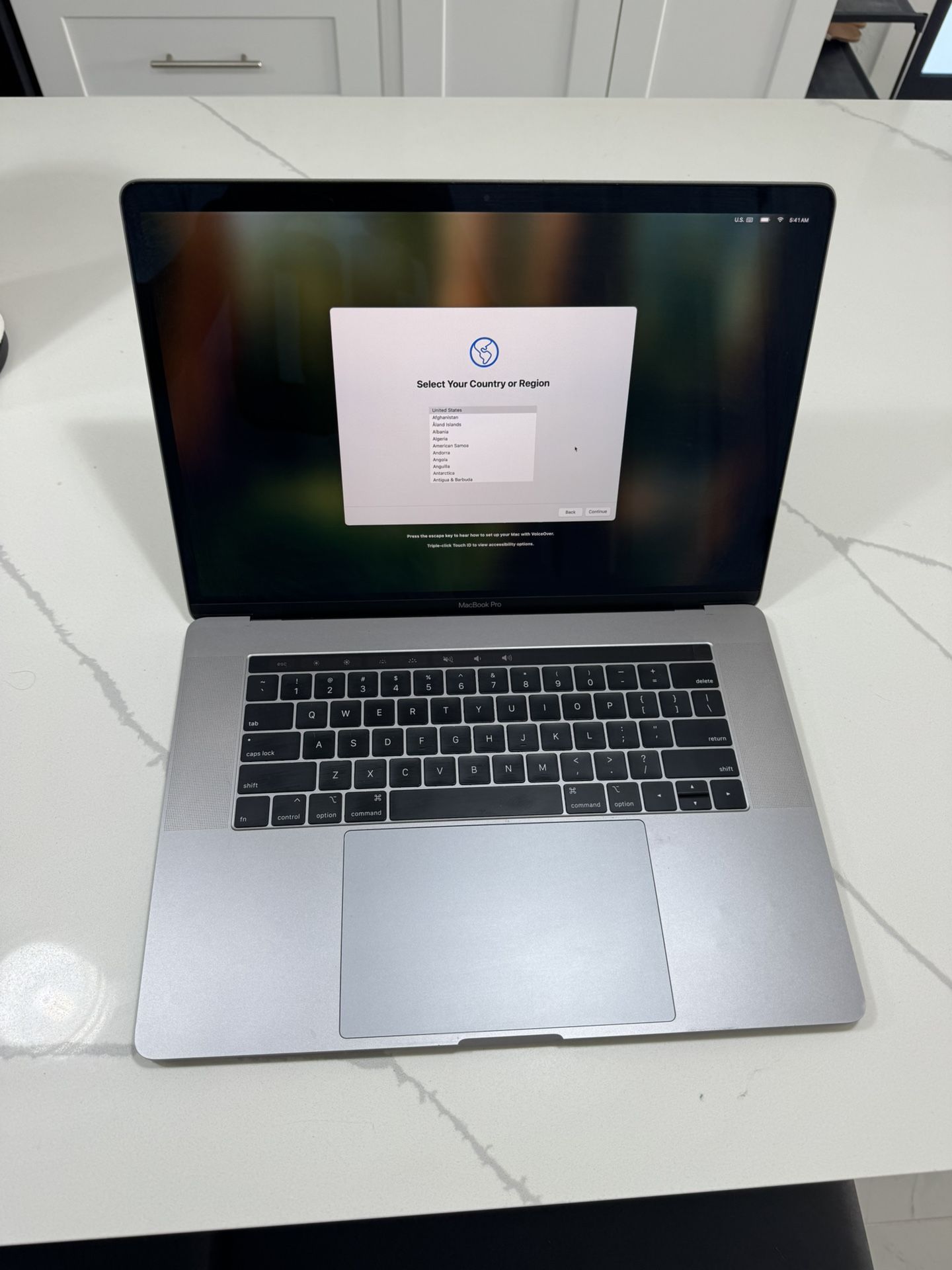 2018 MacBook Pro 15in i9 32GB RAM 512 SSD Touchbar