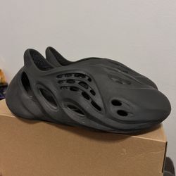 Yeezy Foam Runner Size 10. 
