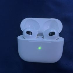 Apple airpod’s Gen 3 barely used