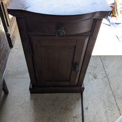 End table With Chargeing Outlets And USB