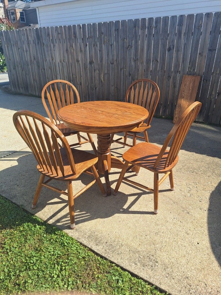 Kitchen Table And 4 Chairs