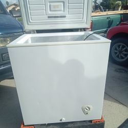Freezer Frigdaire  5 Cubics Clean Works Good