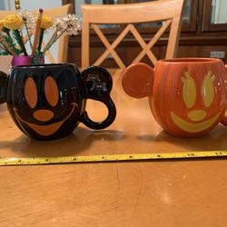 Disney parks Set of 2 Halloween Themed Mugs brand new pick up Coral Springs 33071