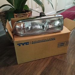 Chevy Trailblazer PASSENGER HEADLIGHT ASSEMBLY 