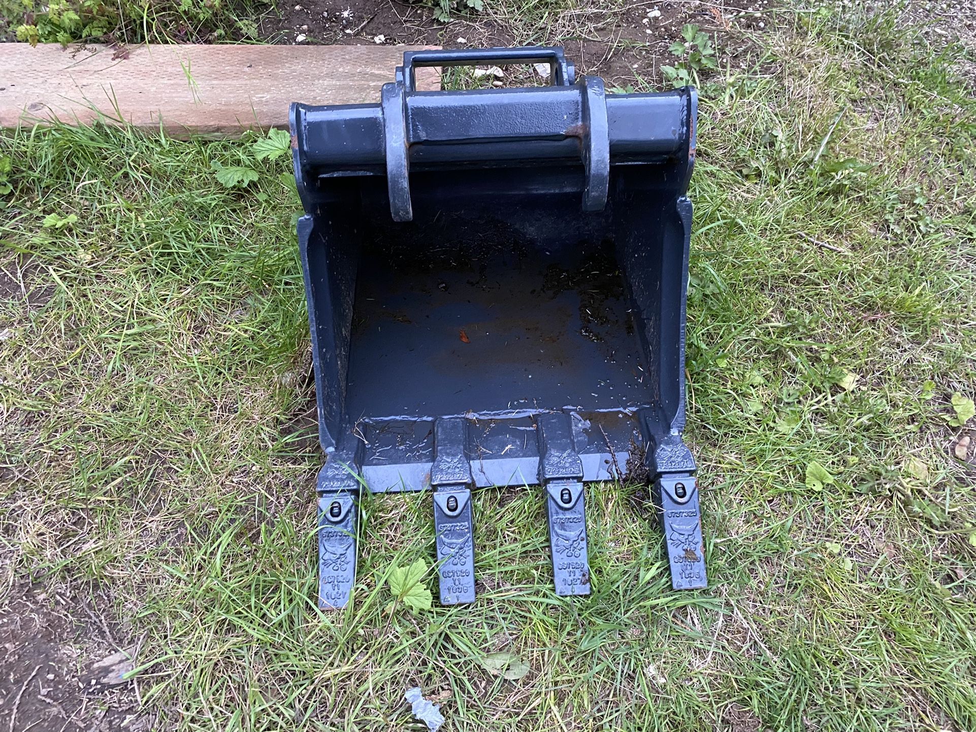 Bobcat 20” Digging Bucket, mini Excavator, brand new