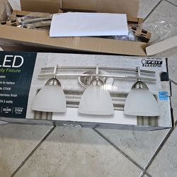 Brand new Feit Electric LED Vanity Fixture With 3 Lights Dimmable Soft White 2700k