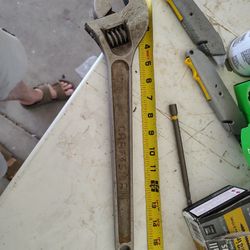 Craftsmans crescent wrench 15 inch