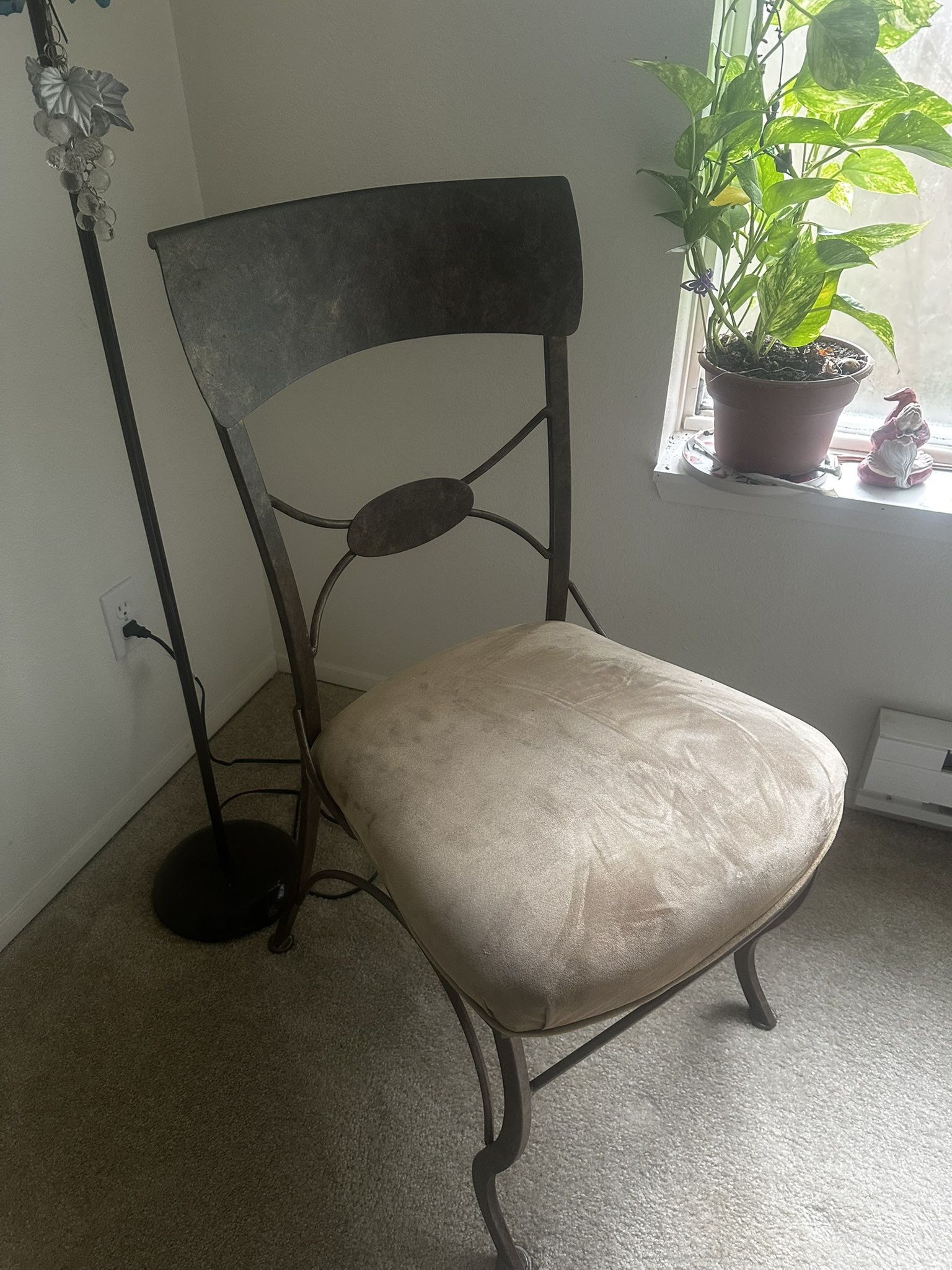 4 Chairs