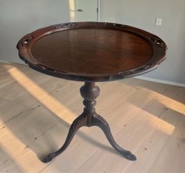 Beautiful Vintage Mahogany Carved Pie Crust  Table - 29x29