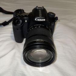 Canon DSLR 70D with EFS 18-135mm Lens Excellent Condition!
