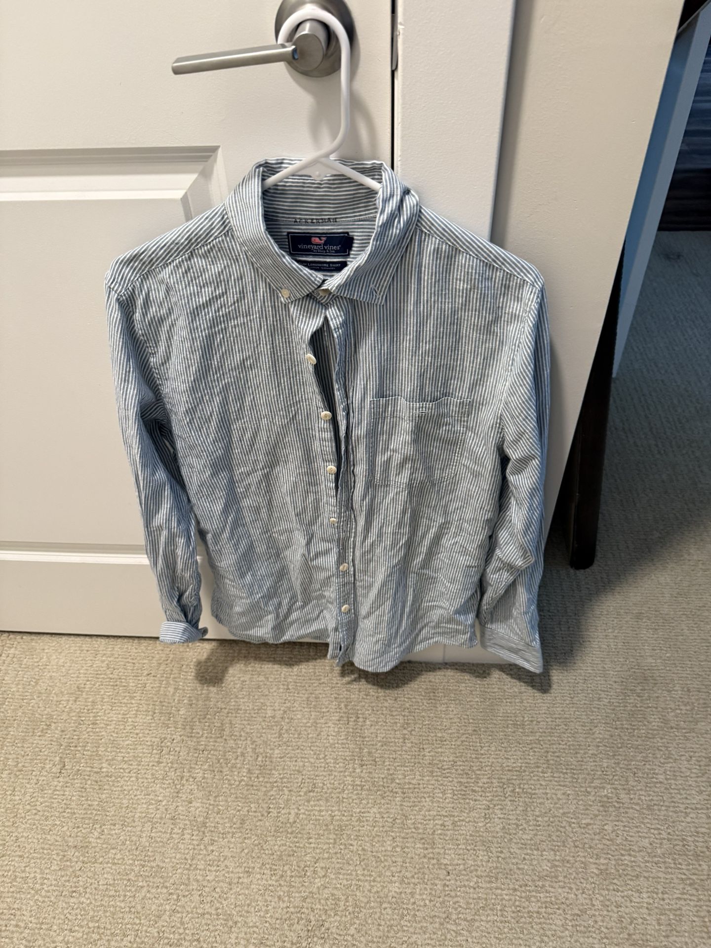 Vineyard Vines Men small button down-2 count
