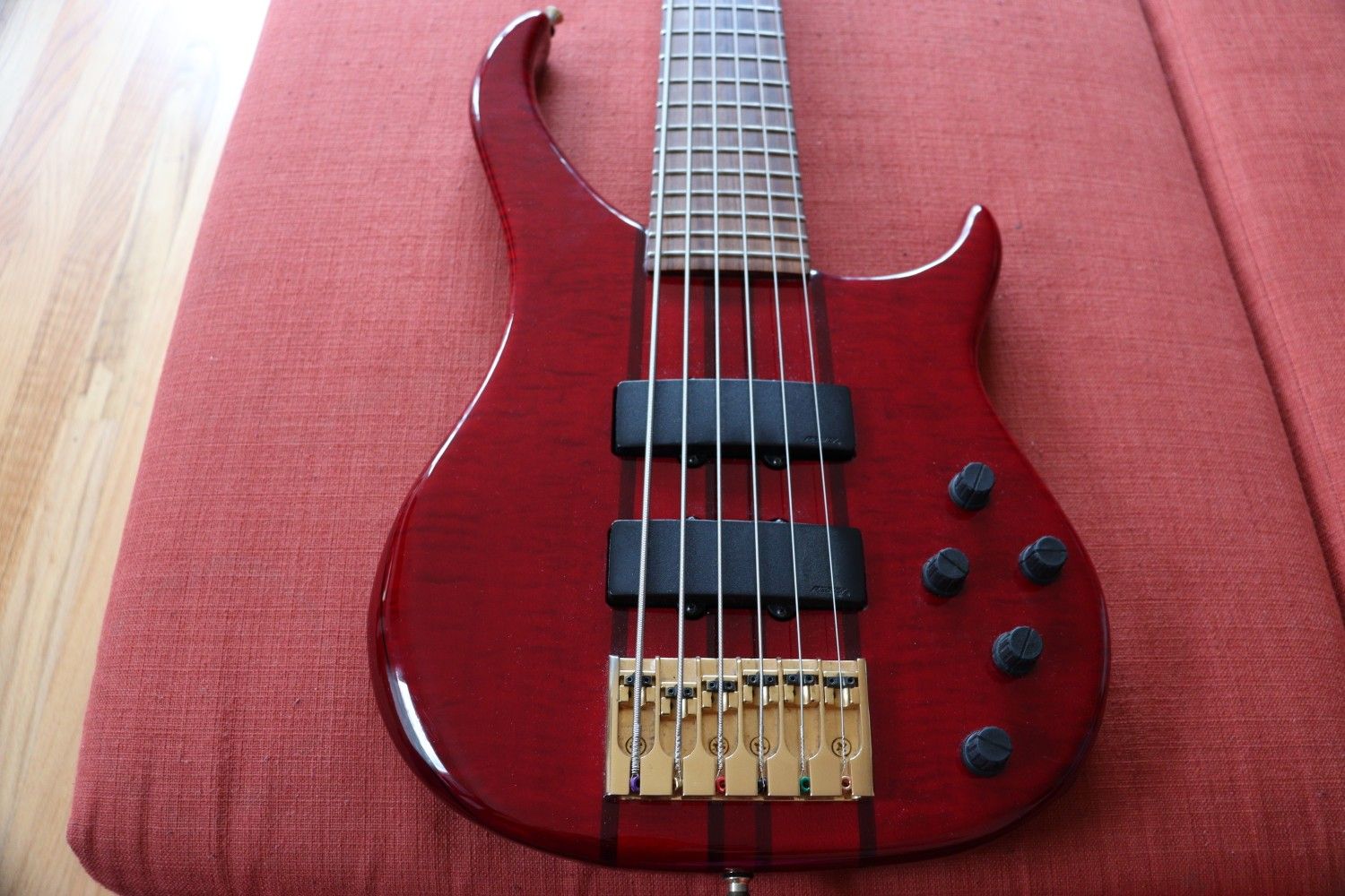 Peavey Cirrus 6 string bass USA