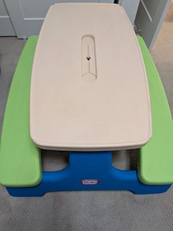 Little tikes table with foldable umbrella