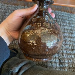 Vintage decanter. Wing lee wAI China