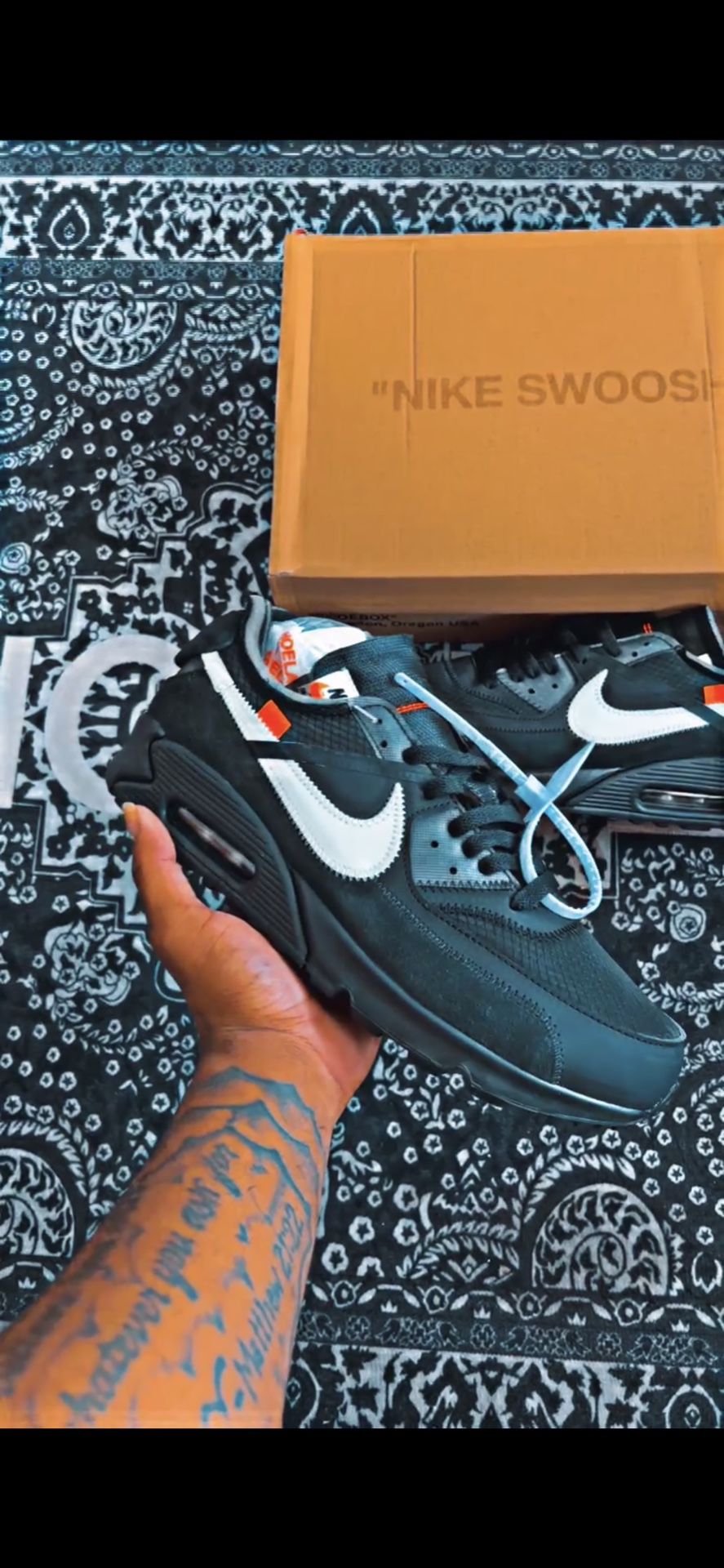 Nike x Off White Airmax 90 “Black/White” SIZE 10.5M FOR SELL NOW! 🚨🚨 Feel free to DM or comment for any additional information 📲🏁 Shop select Desi