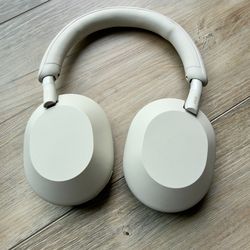 Sony WH-1000XM5 premium headphones