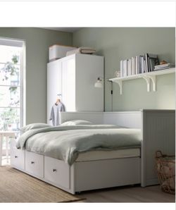 Twin trundle Bed frame, 1 twin mattress and 3 drawers.