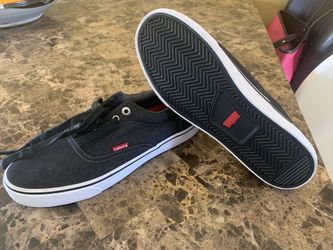Levi’s size 9 brand new $15