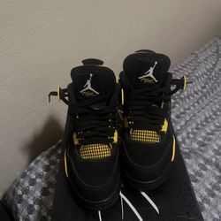 Jordan 4 Thunder