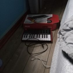 AKAI PROFESSIONAL MPK MINI 