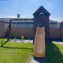 OUTDOOR DELUXE PLAYSET and SWING 