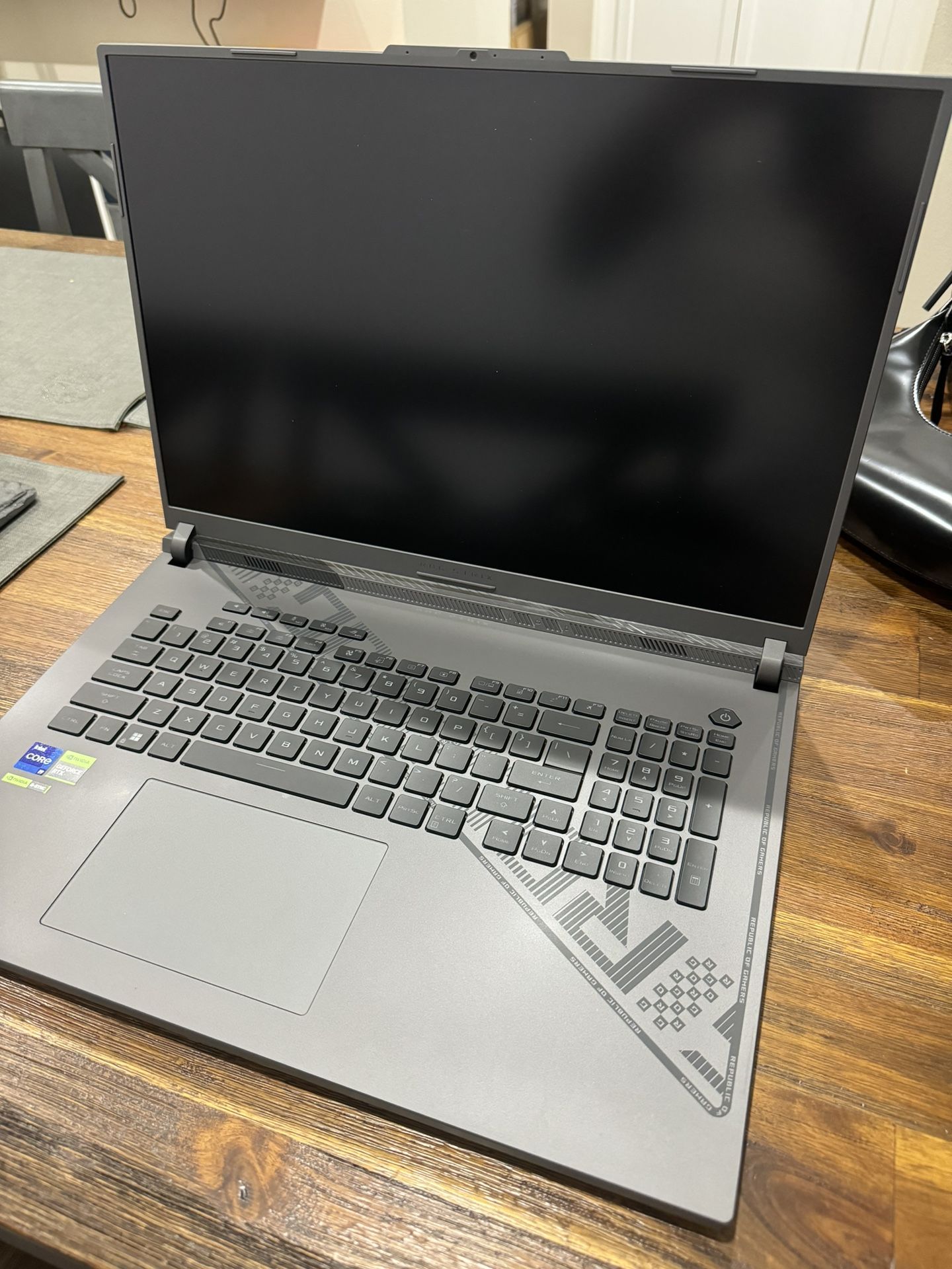 ASUS Rog Strix 18” gaming laptop 240hz QHD RTX 4080 13th gen i9-13980HX 16GB memory 1TB ssd