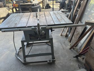  Contractor Delta Tabla Saw  220 Volt 
