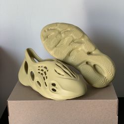 YZY FOAM RNR SULFUR