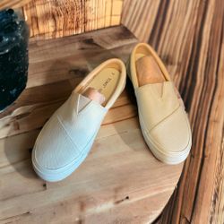 Toms Alpargata Fenix Slip On (soft blue) Size 9