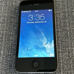 Original Apple iPhone 4 In Excellent Condition w Charger Included - UNLOCKED