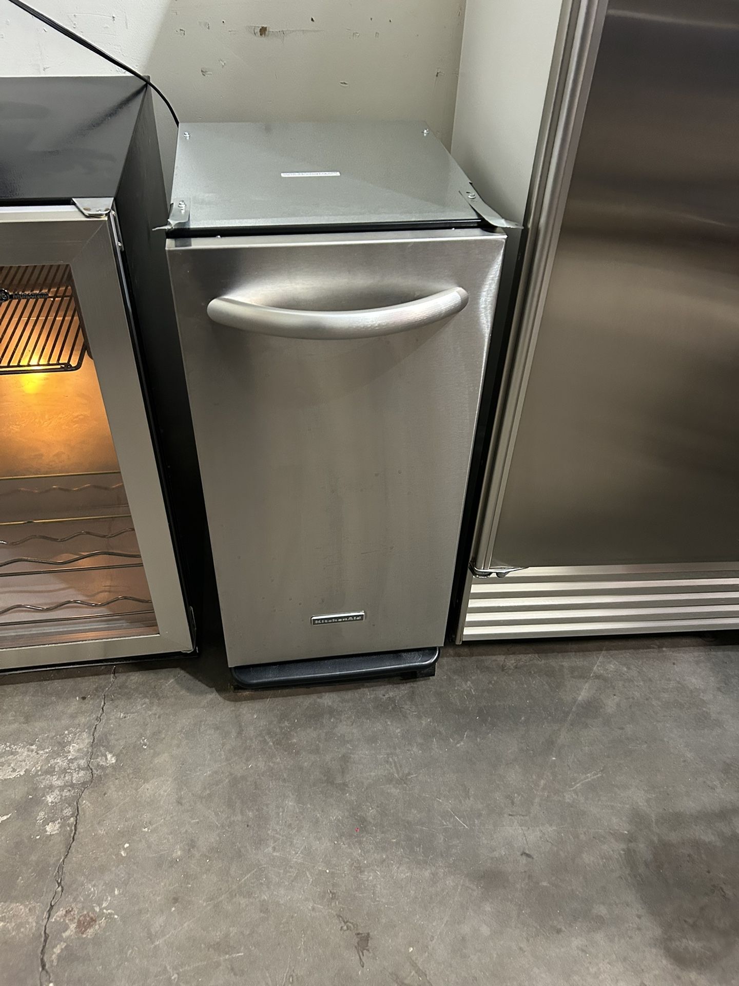 Kitchen Aide Garbage Compactor