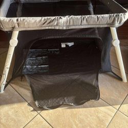 Guava Travel Crib