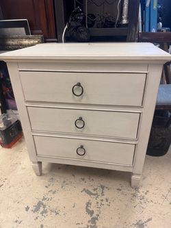 White 3-Drawer Nightstand with Ring Pulls