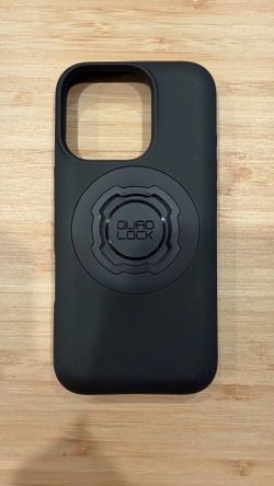 Quadlock iPhone 16 pro case - Black